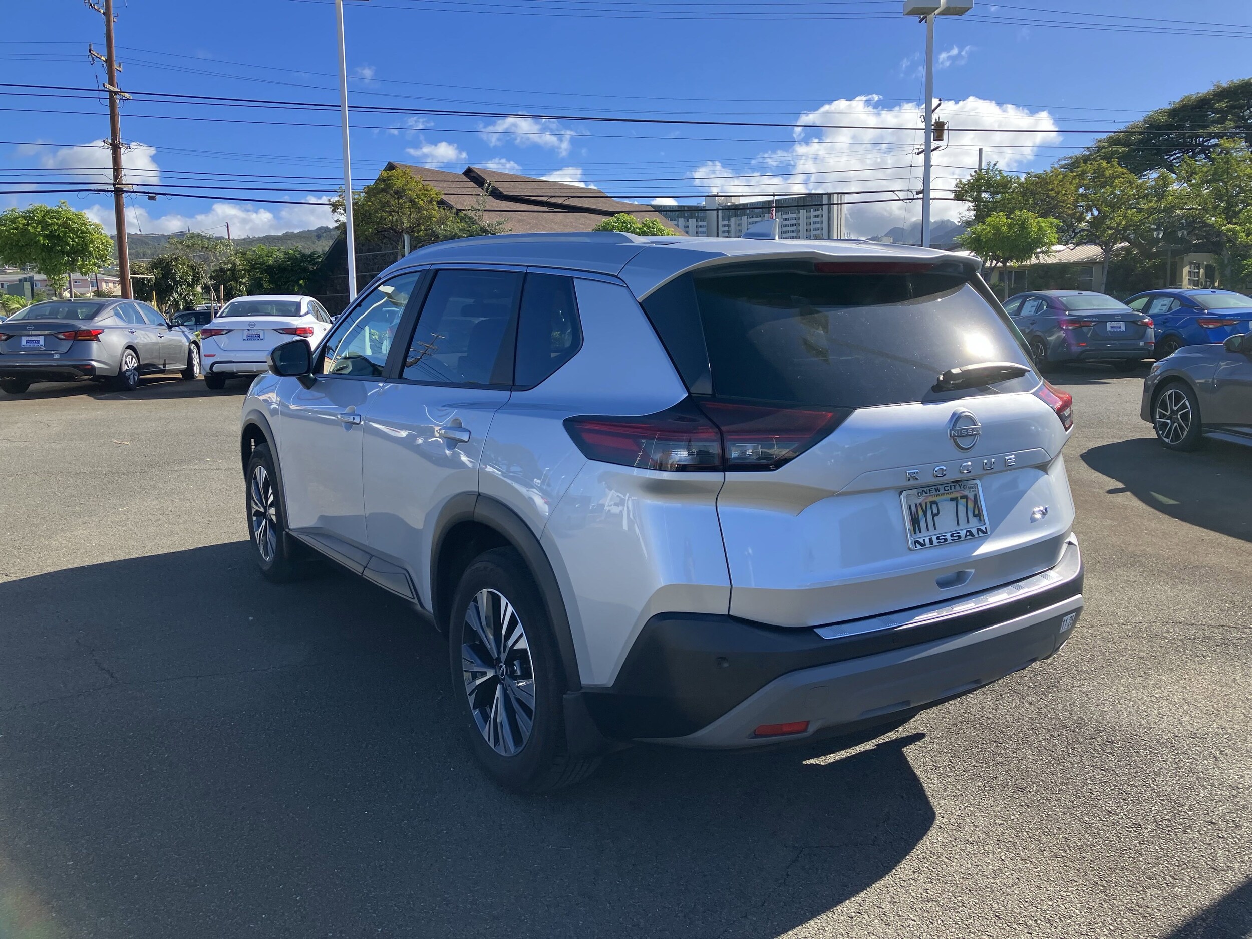 2023 Nissan Rogue SV photo 3