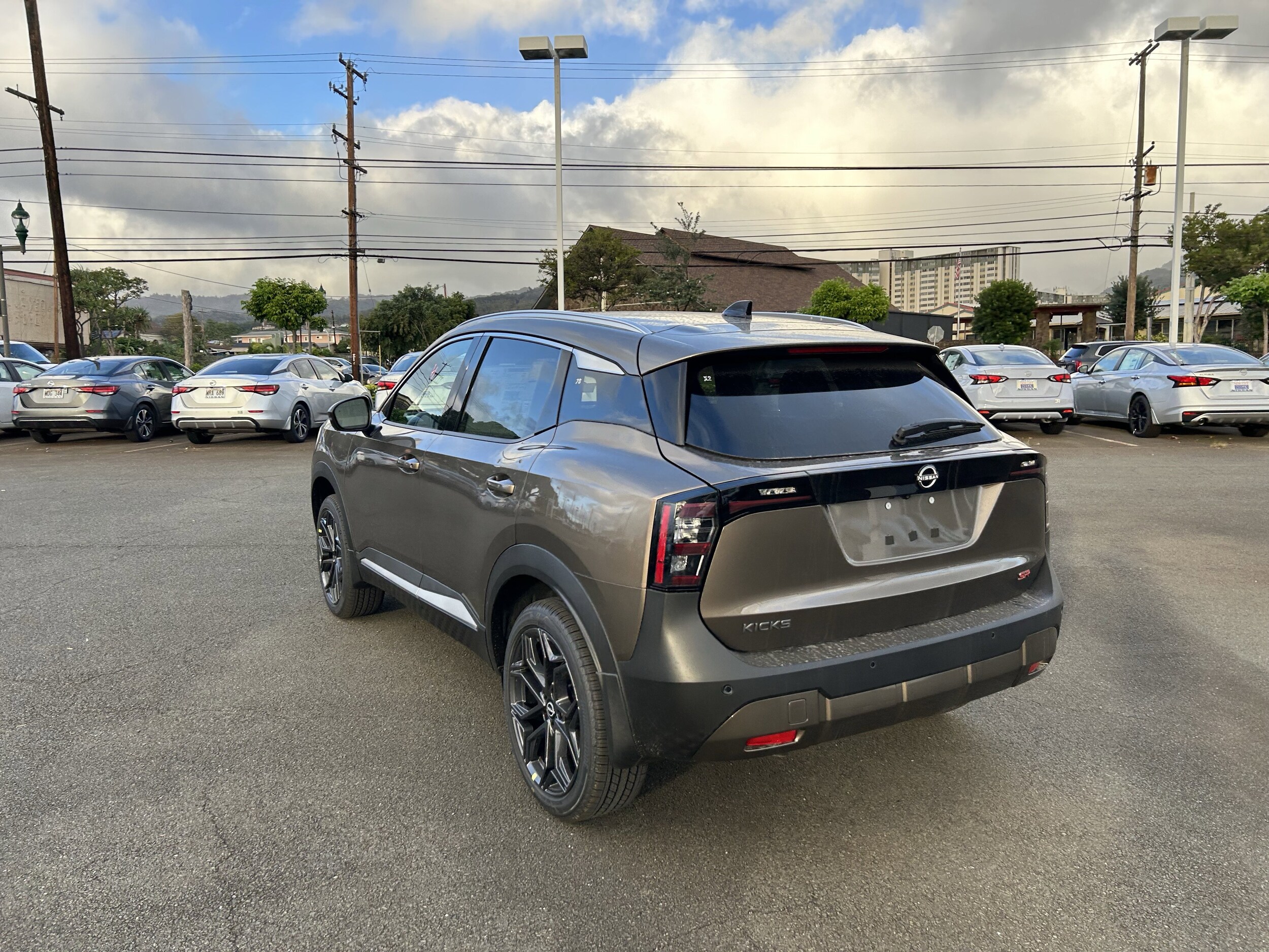 2026 Nissan Kicks SR photo 4