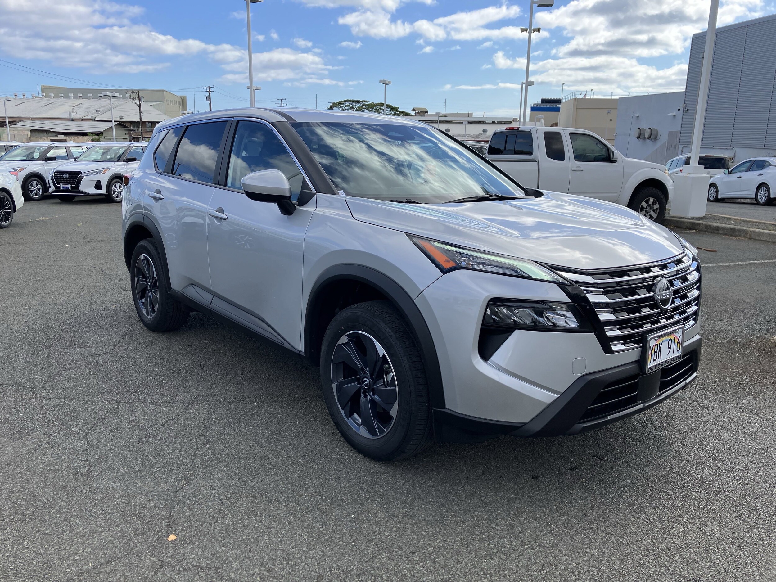 2025 Nissan Rogue SV photo 2