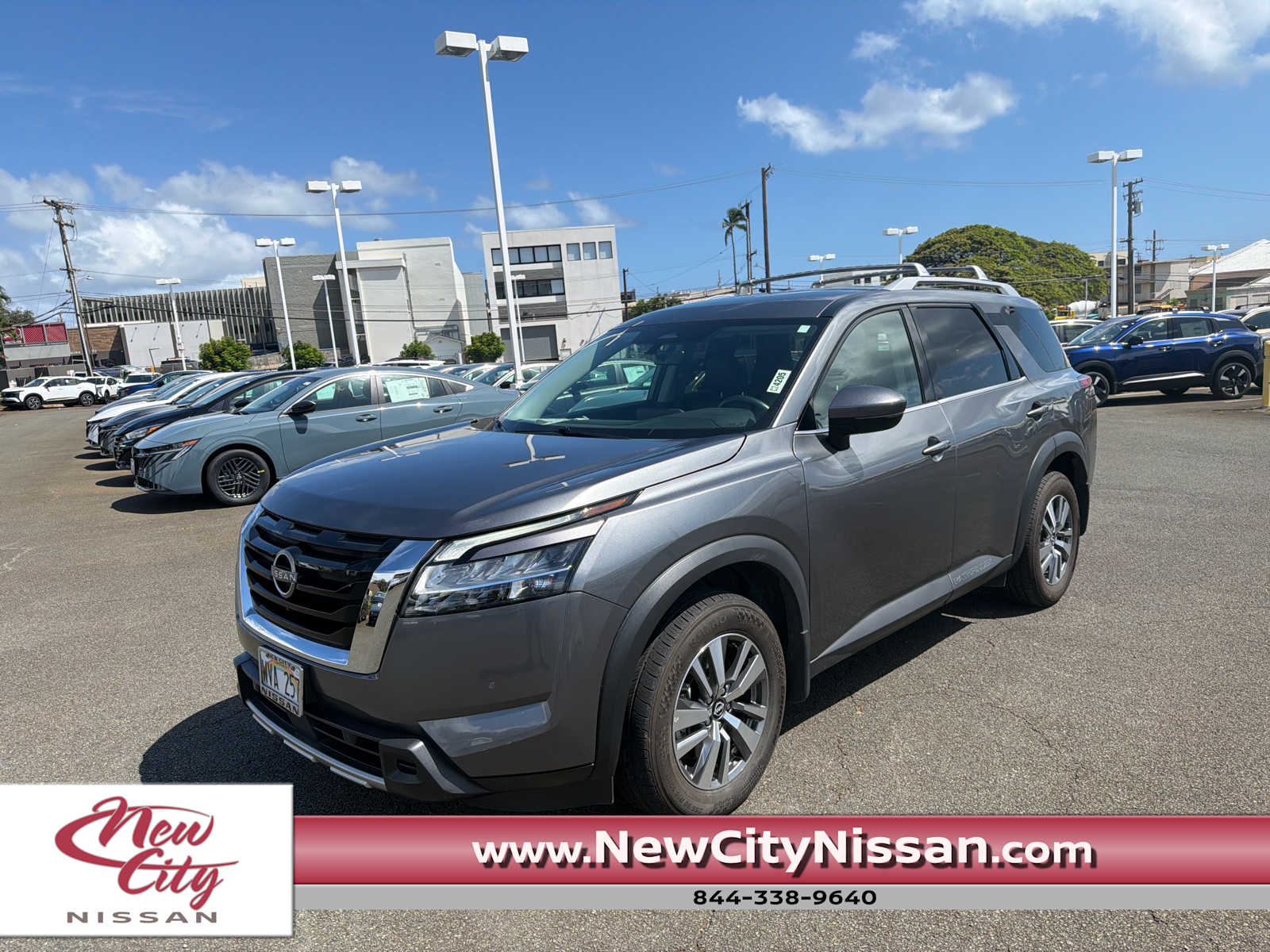 2023 Nissan Pathfinder SL