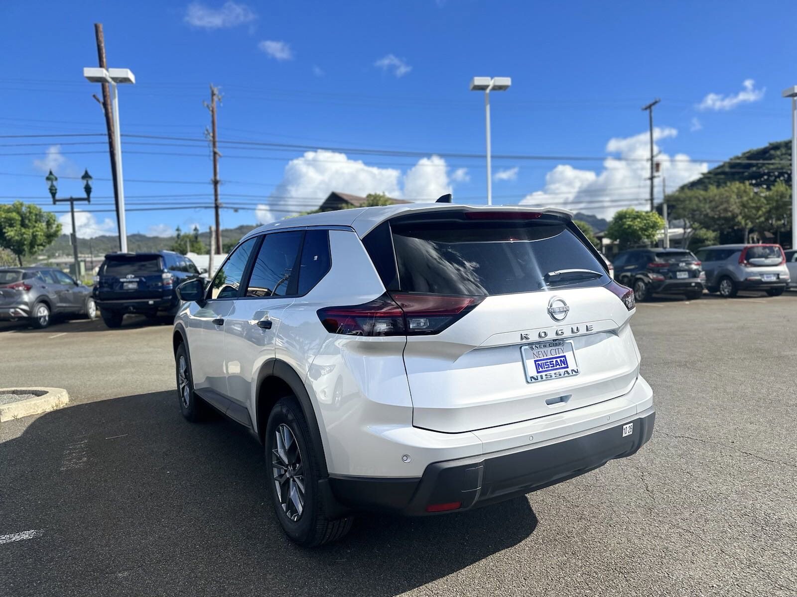 2025 Nissan Rogue S photo 4