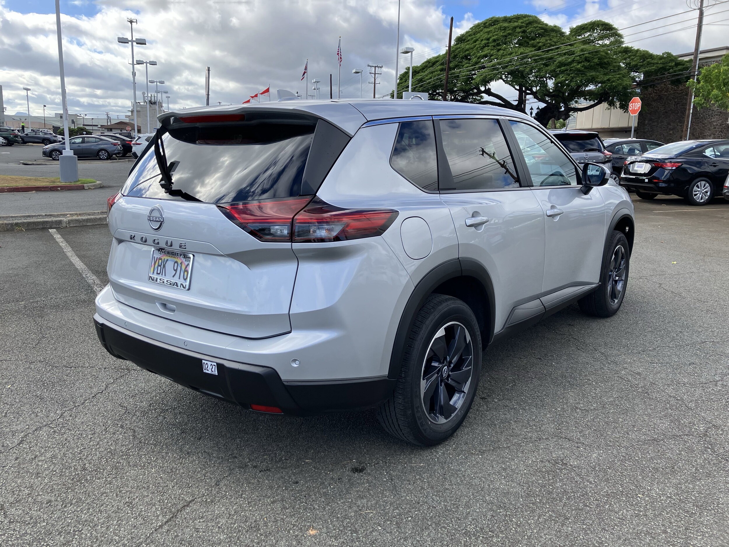 2025 Nissan Rogue SV photo 3