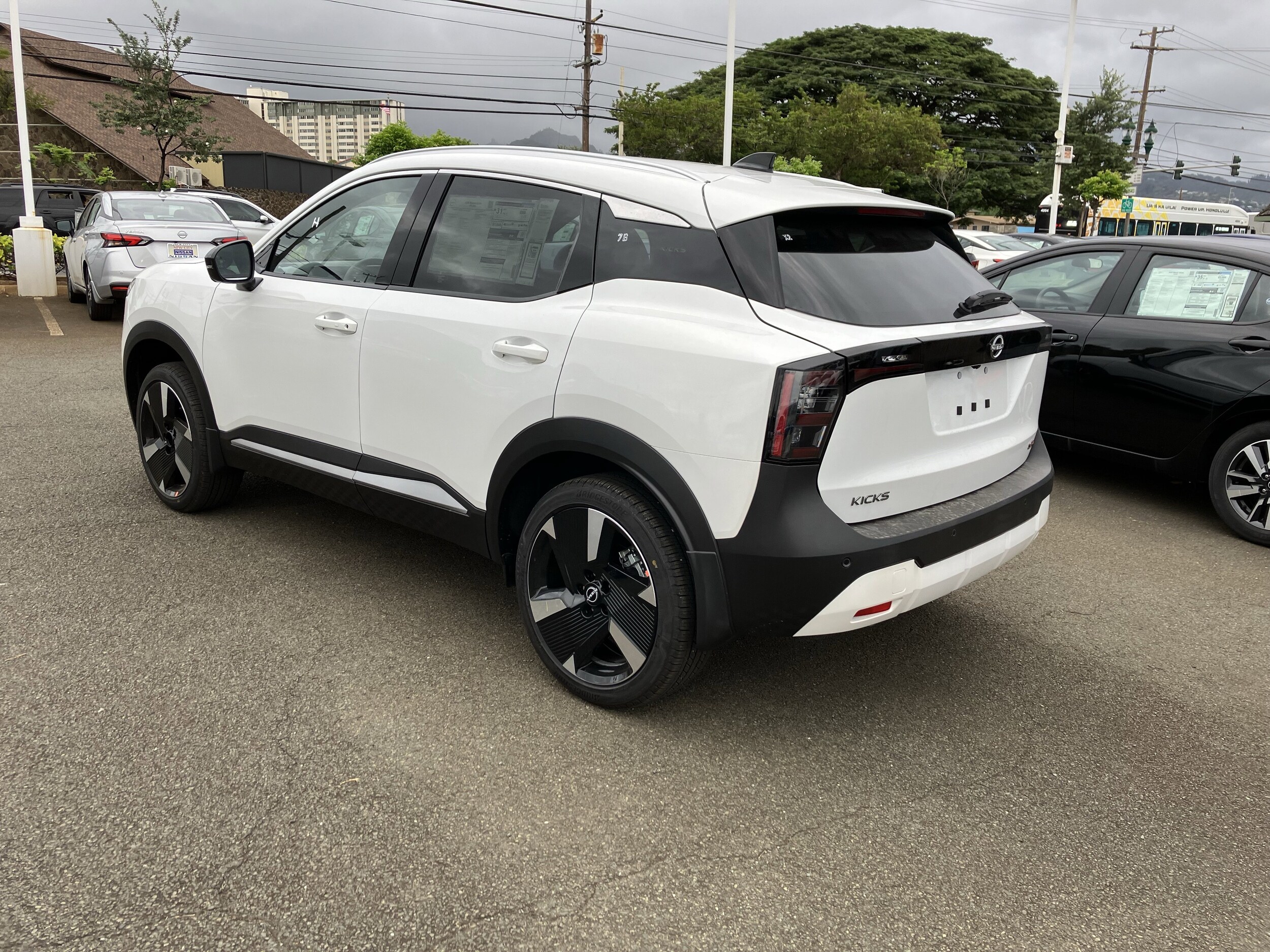 2026 Nissan Kicks SR photo 2