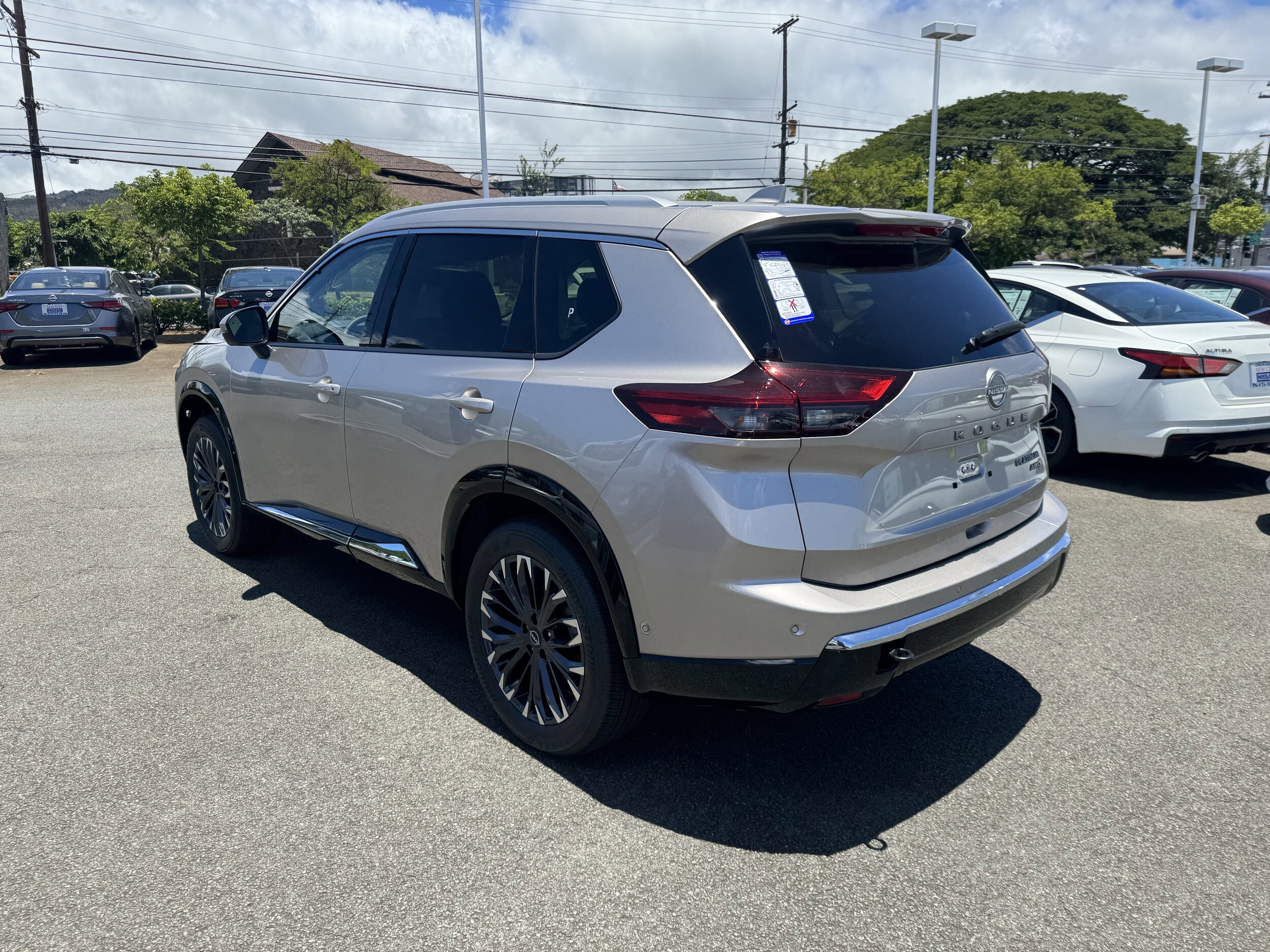 2026 Nissan Rogue Platinum photo 4
