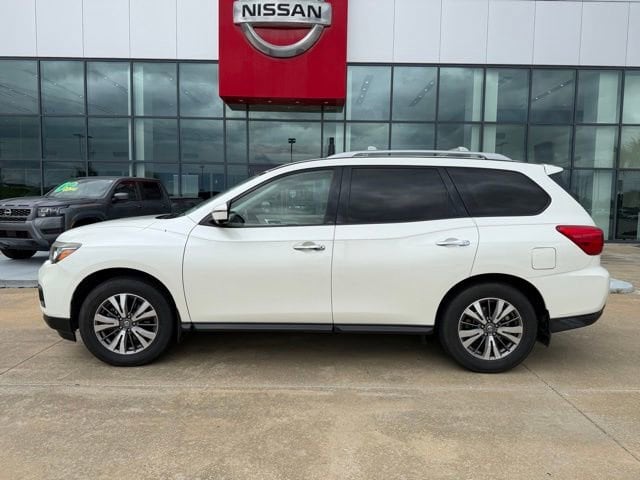 Used 2017 Nissan Pathfinder SL with VIN 5N1DR2MN7HC641516 for sale in Opelousas, LA