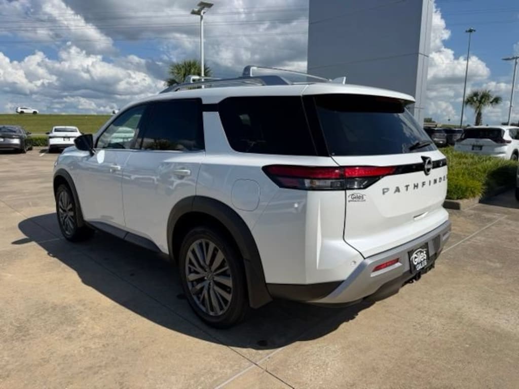 Used 2025 Nissan Pathfinder SL SUV