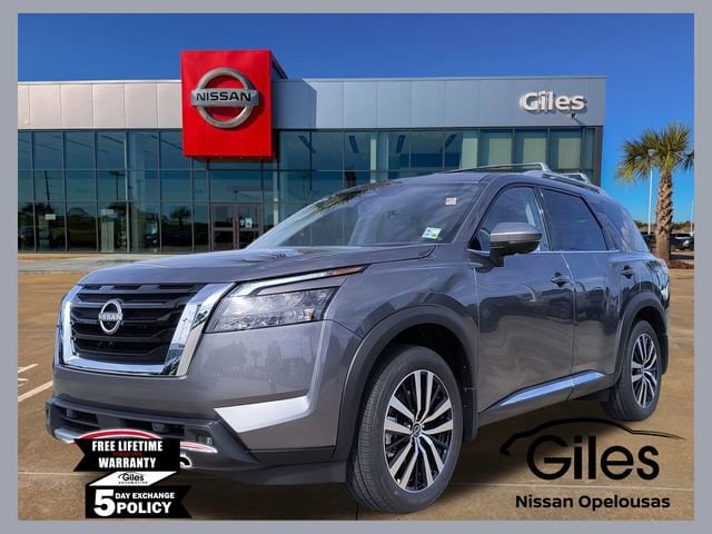 2025 Nissan Pathfinder Platinum's photo