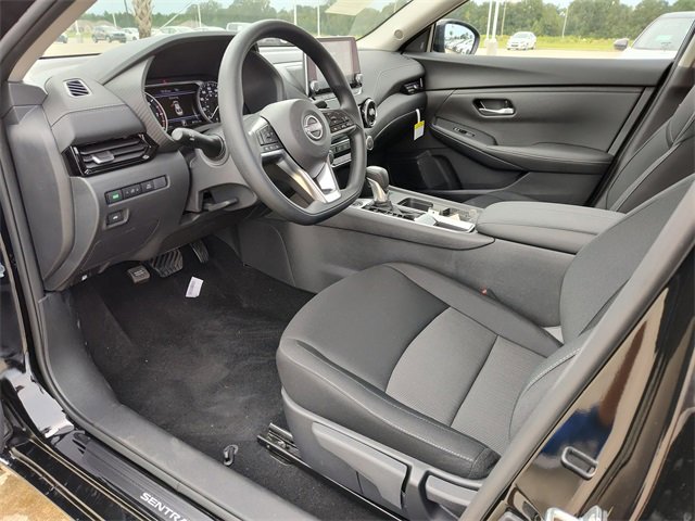 2025 Nissan Sentra SV photo 2
