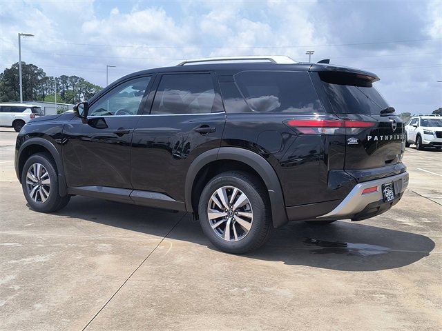 2025 Nissan Pathfinder SL photo 3
