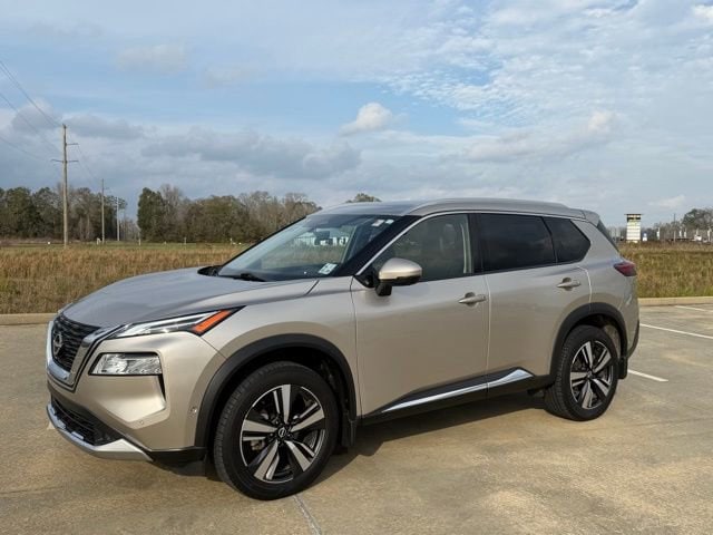 2022 Nissan Rogue Platinum's photo