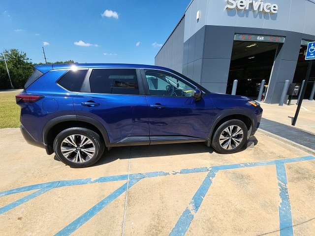 2022 Nissan Rogue SV photo 3