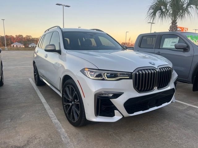 2021 BMW X7 M50i's photo