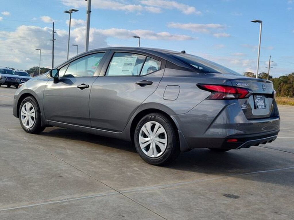 New 2025 Nissan Versa 1.6 S Sedan