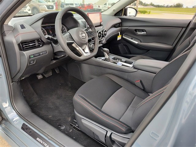2025 Nissan Sentra SR photo 2