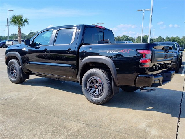 2025 Nissan Frontier PRO-4X photo 3