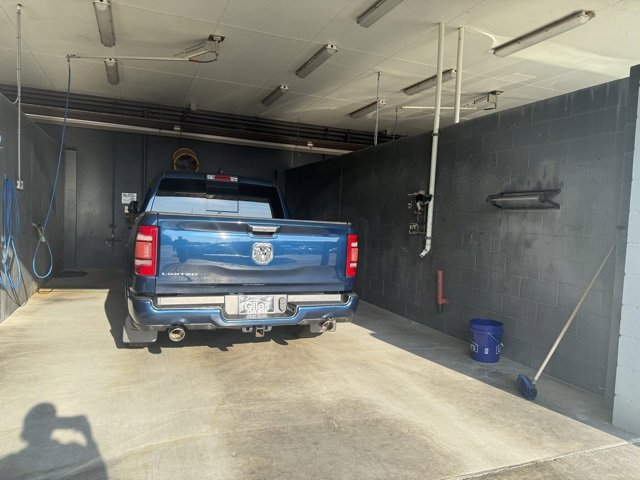 2020 Ram 1500 Limited photo 2
