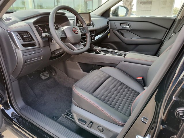 2026 Nissan Rogue SV photo 2