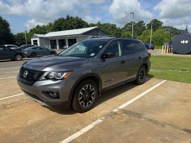  2020 Nissan Pathfinder SL FWD   