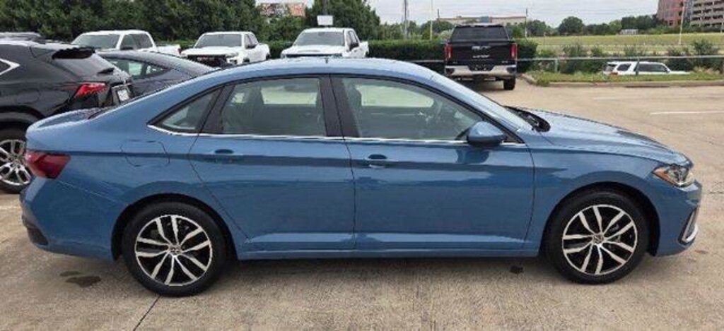 Used 2025 Volkswagen Jetta 1.5T SE Sedan
