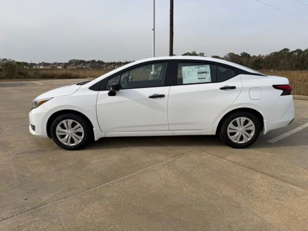 New 2025 Nissan Versa 1.6 S Sedan