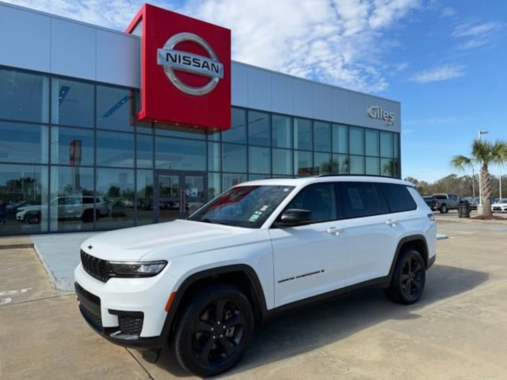 Used 2023 Jeep Grand Cherokee L Laredo SUV