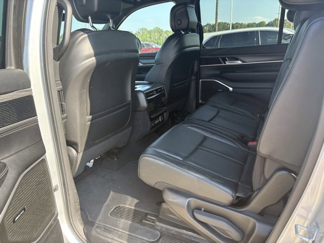 2023 Jeep Wagoneer L Series II photo 3