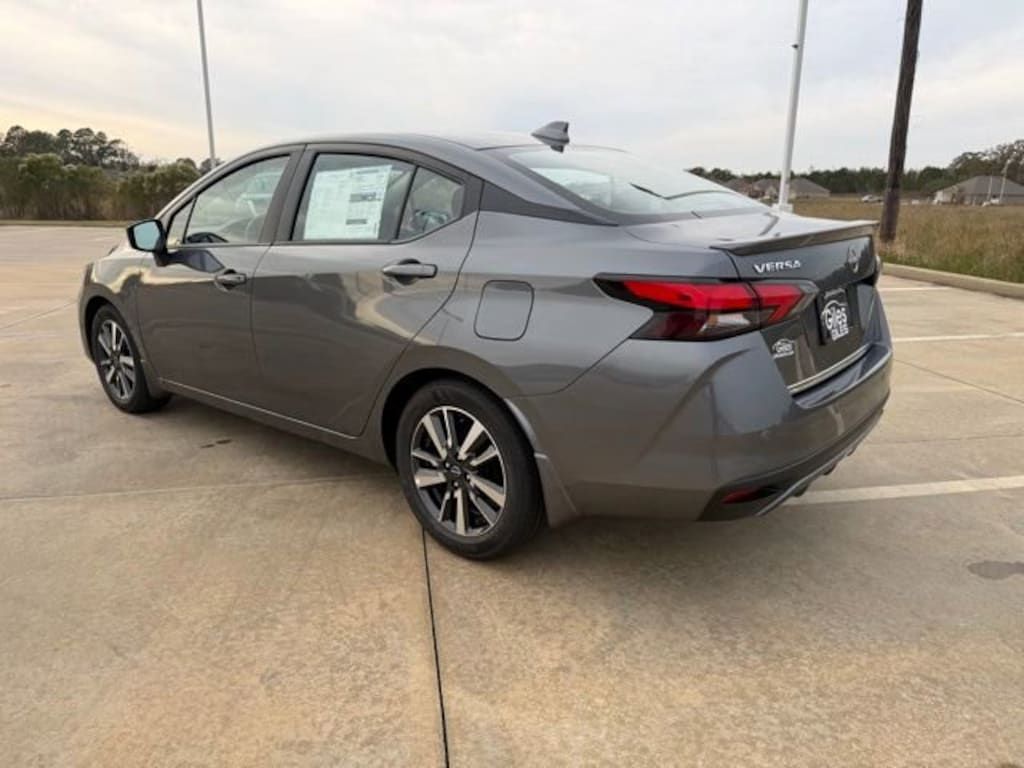 New 2025 Nissan Versa 1.6 SV Sedan