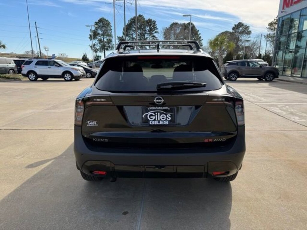 New 2026 Nissan Kicks SR SUV