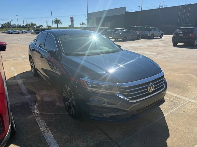 2020 Volkswagen Passat 2.0T SEL photo 3