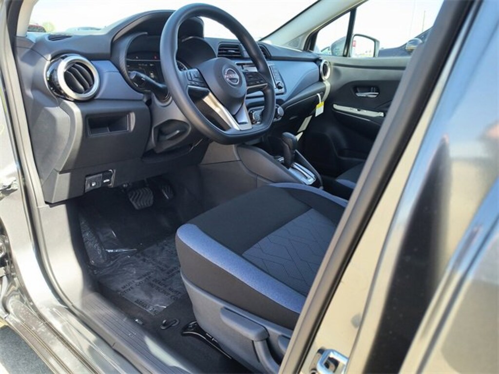 New 2025 Nissan Versa 1.6 SV Sedan