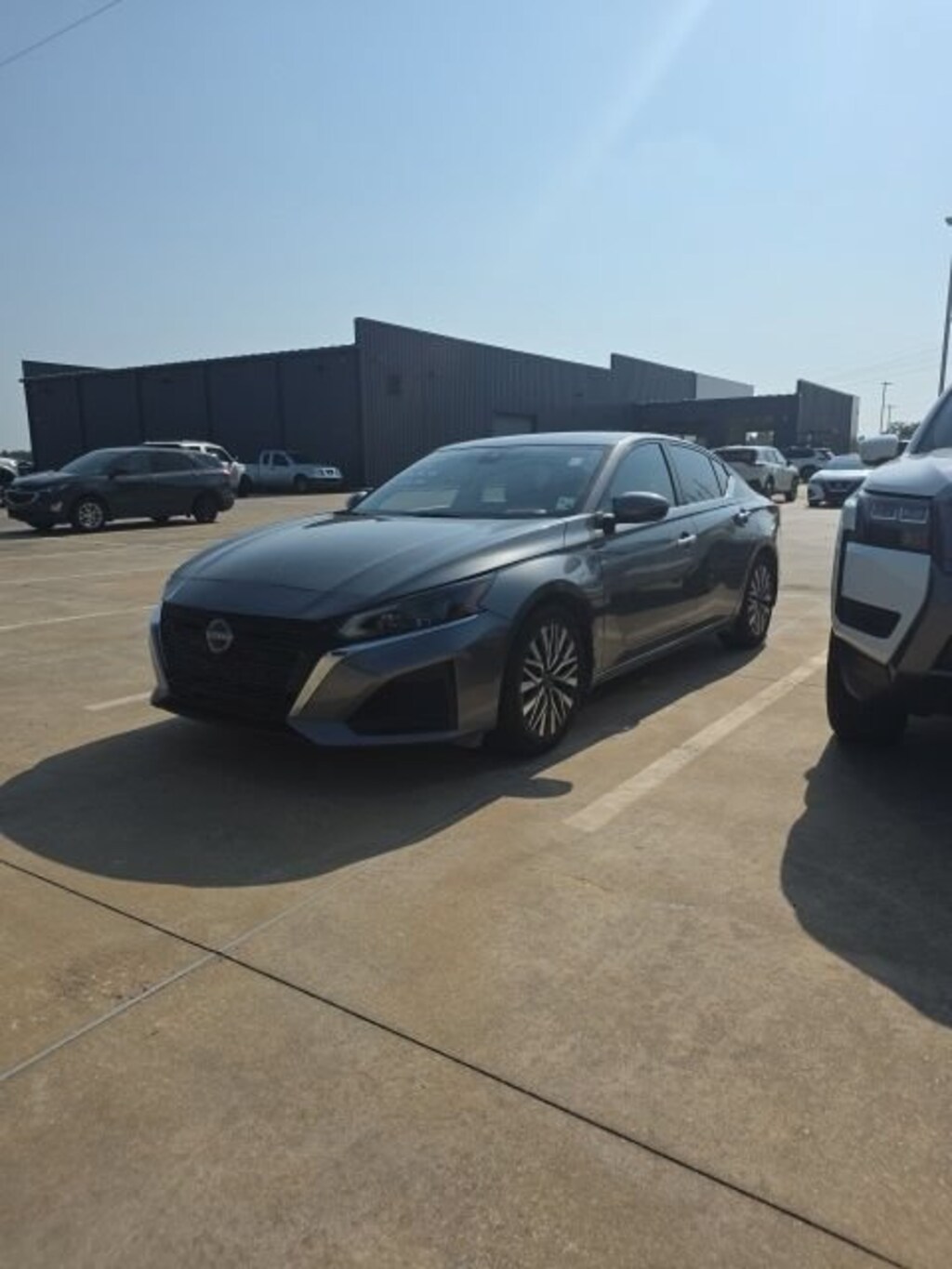 Used 2023 Nissan Altima 2.5 SV Sedan