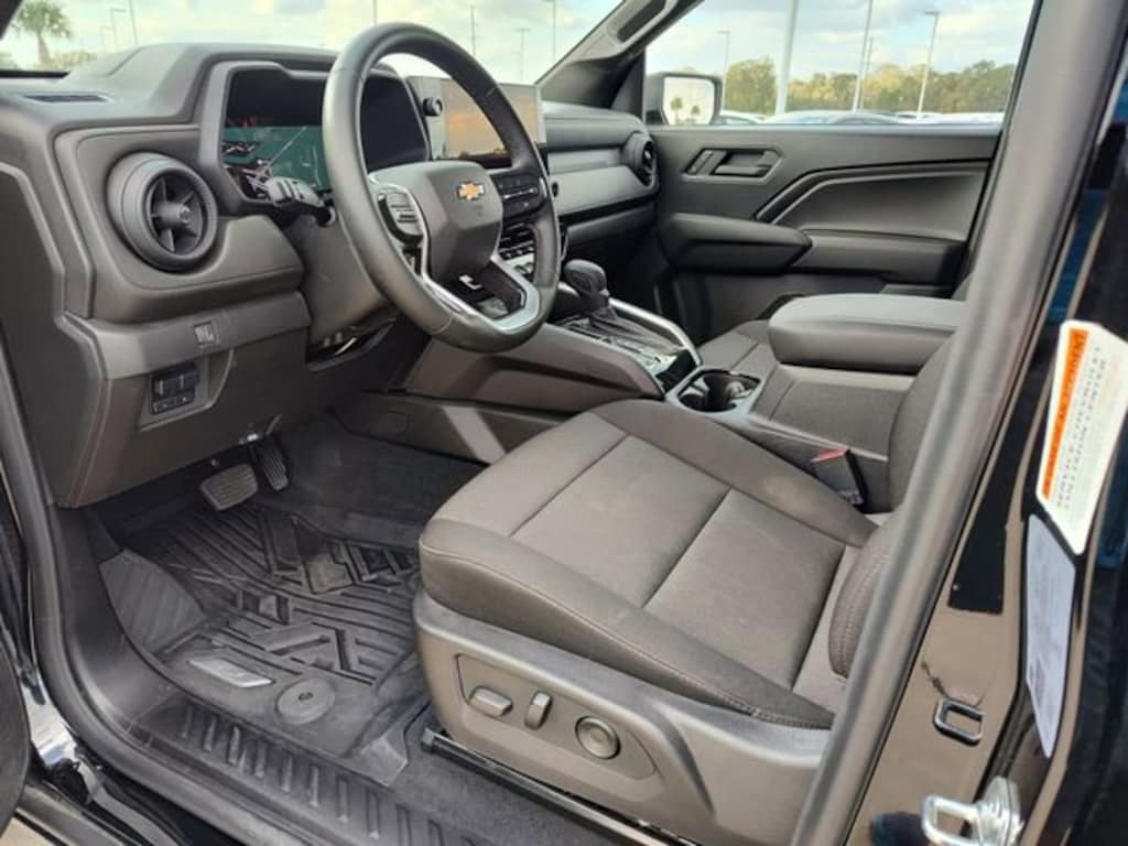 Used 2025 Chevrolet Colorado WT Truck Crew Cab