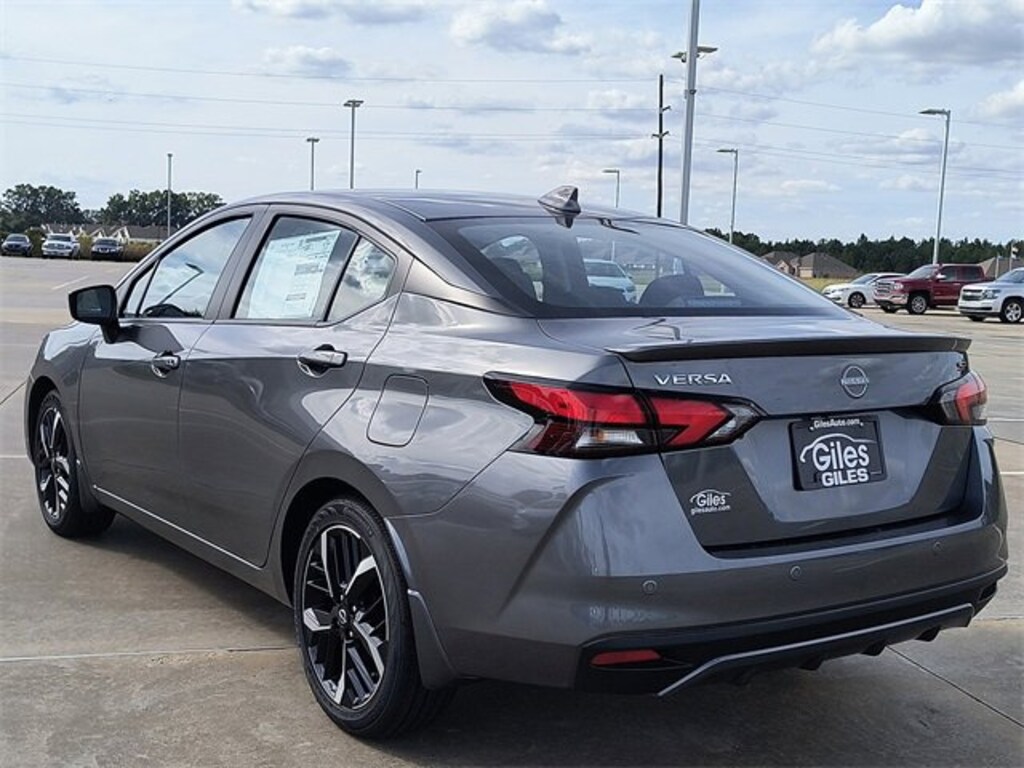 New 2025 Nissan Versa 1.6 SR Sedan