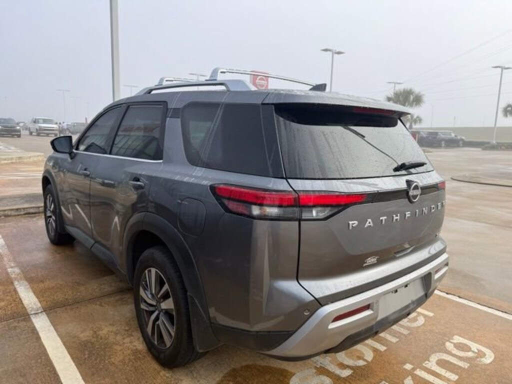 Used 2023 Nissan Pathfinder SL SUV