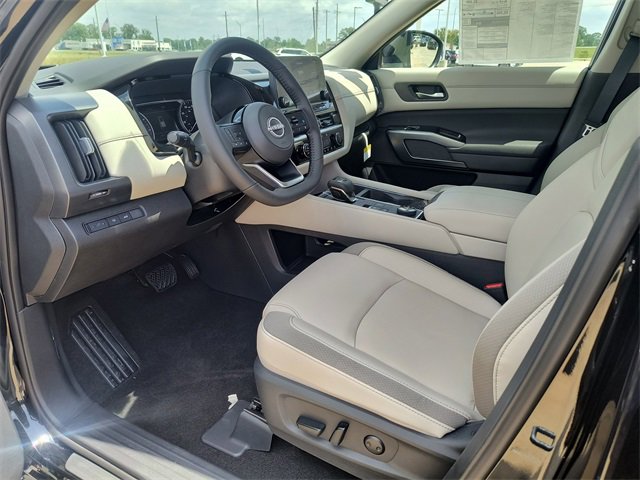 2025 Nissan Pathfinder SL photo 2