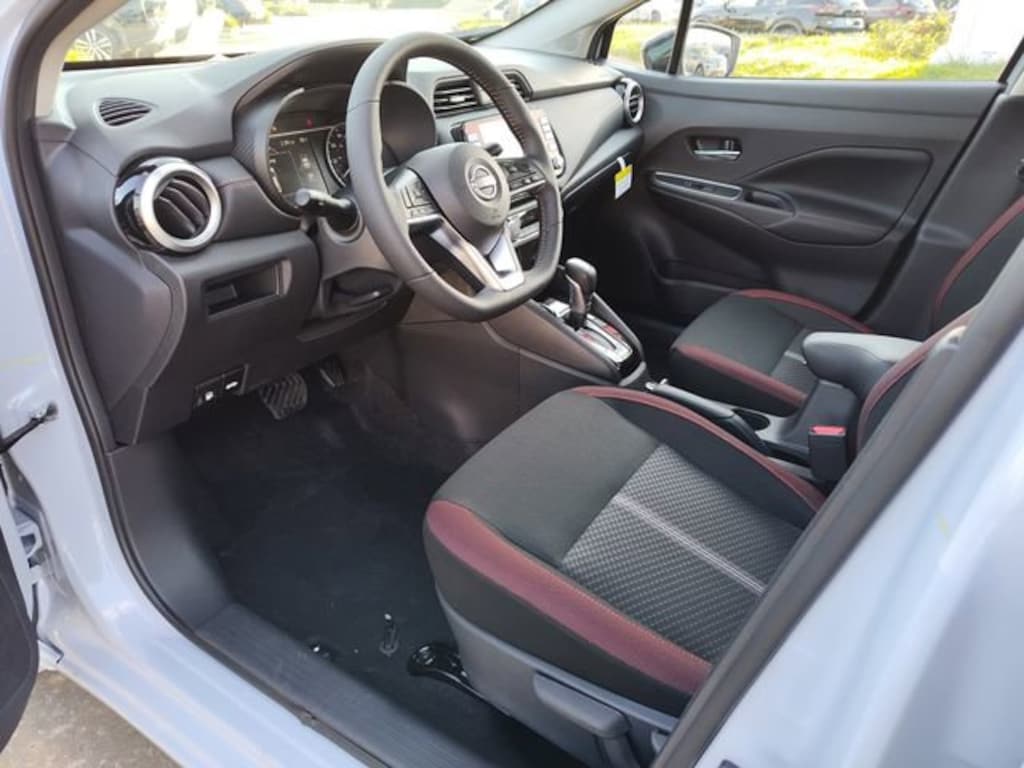New 2025 Nissan Versa 1.6 SR Sedan