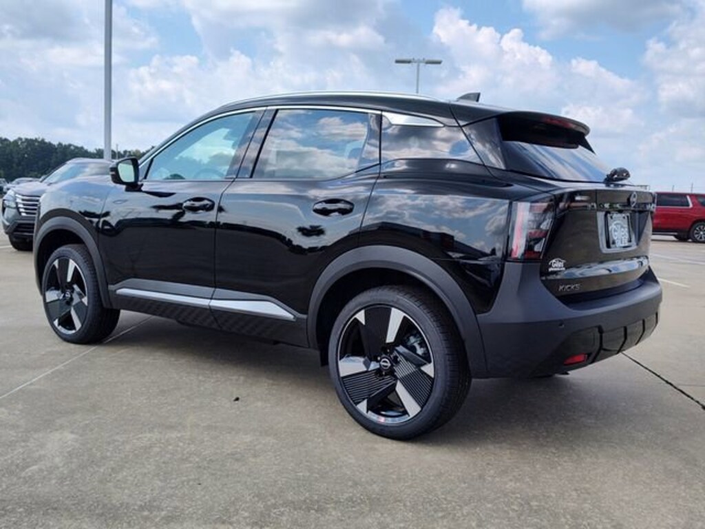New 2025 Nissan Kicks SR SUV