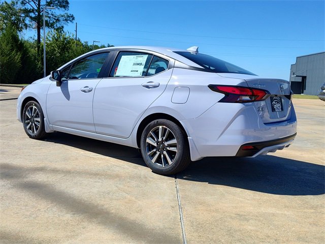 2025 Nissan Versa 1.6 SV photo 3