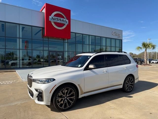 2021 BMW X7 M50i's photo