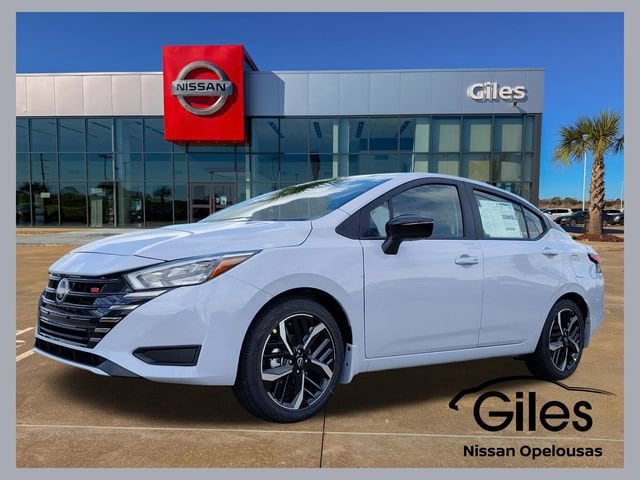 2025 Nissan Versa SR's photo