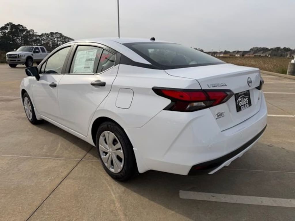 New 2025 Nissan Versa 1.6 S Sedan