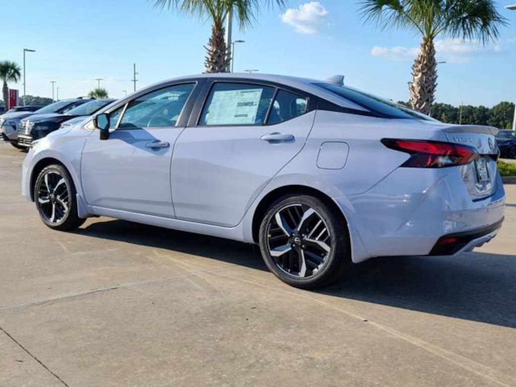 New 2025 Nissan Versa 1.6 SR Sedan