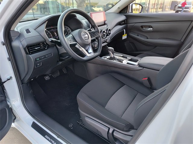 2025 Nissan Sentra SV photo 2