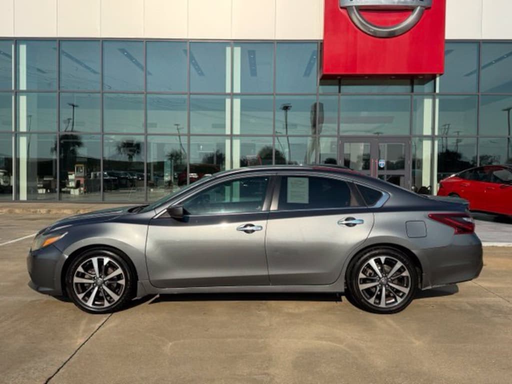 Used 2017 Nissan Altima 2.5 SR Sedan