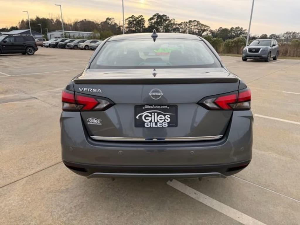 New 2025 Nissan Versa 1.6 SV Sedan
