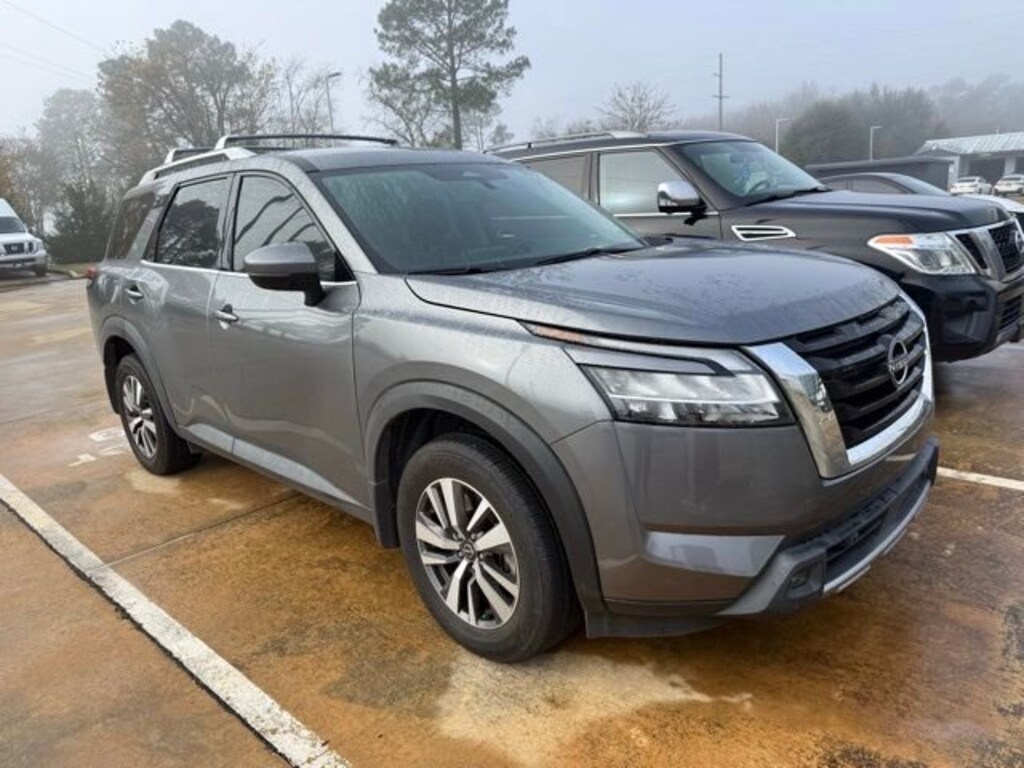 Used 2023 Nissan Pathfinder SL SUV