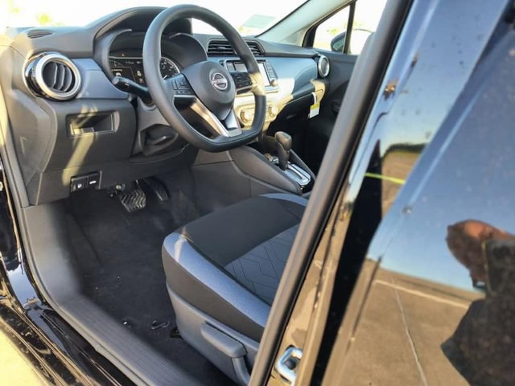 New 2025 Nissan Versa 1.6 SV Sedan