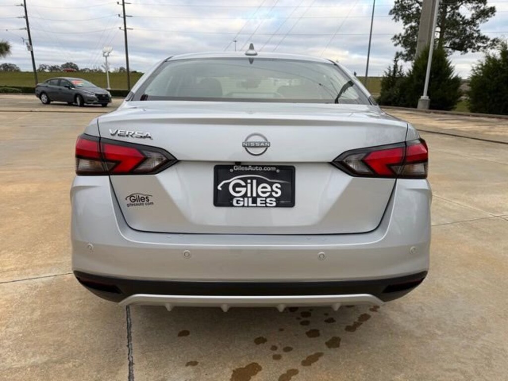 New 2025 Nissan Versa 1.6 SV Sedan