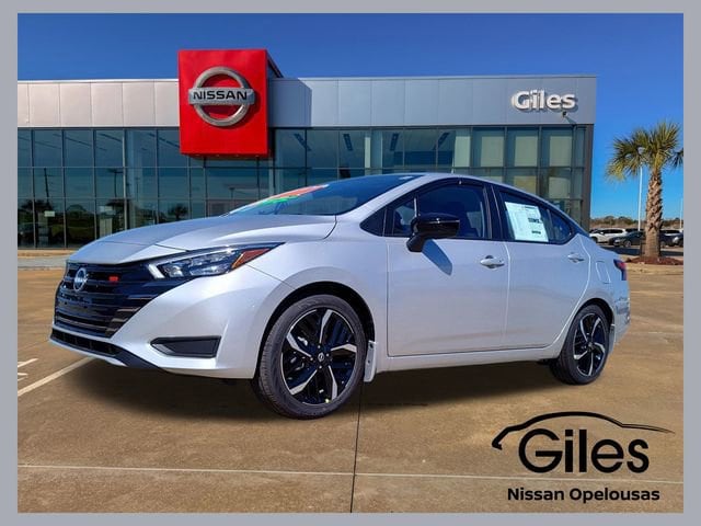 2025 Nissan Versa SR's photo