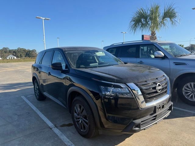 2023 Nissan Pathfinder S photo 2